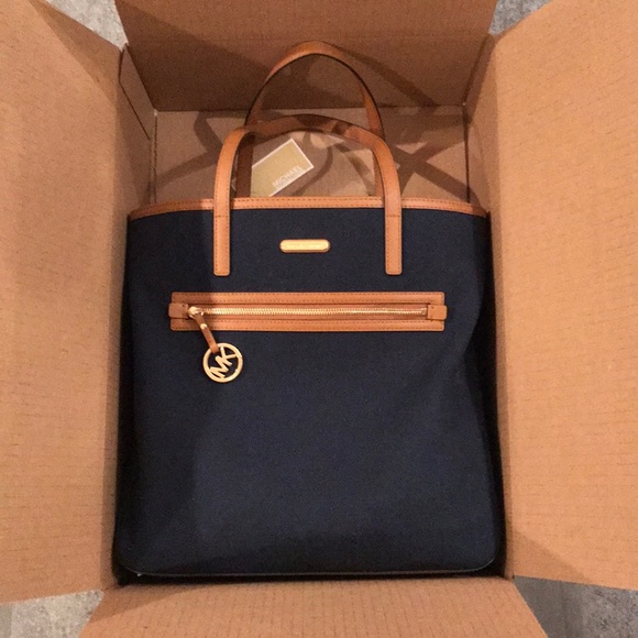 ❗️SALE❗️FIRM PRICE NWT Michael Kors large tote - Picture 8 of 8